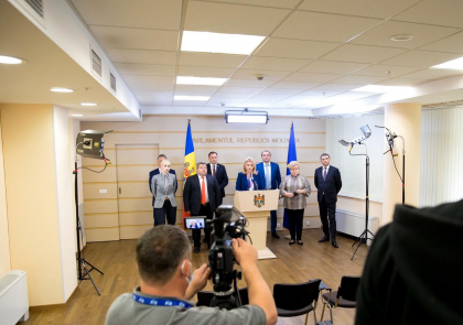Partidul SOR cere reluarea activitatii Parlamentului: "Comportamentul majoritatii parlamentare este criminala" Partidul SOR cere reluarea activitatii Parlamentului: "Comportamentul majoritatii parlamentare este criminala"
