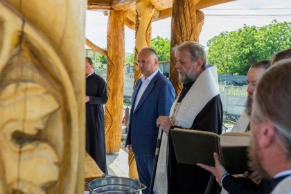 Igor Dodon l-a chemat pe mitropolit in satul sau de bastina sa sfinteasca o fantana cu ocazia implinirii a 600 de ani de la fondarea satului. Cum a fost surprins seful statului - FOTO Igor Dodon l-a chemat pe mitropolit in satul sau de bastina sa sfinteasca o fantana cu ocazia implinirii a 600 de ani de la fondarea satului. Cum a fost surprins seful statului - FOTO