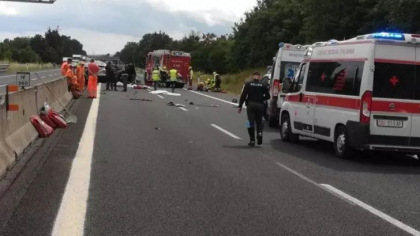 Accident infiorator, in Italia: 4 romani au murit, dintre care doi copii Accident infiorator, in Italia: 4 romani au murit, dintre care doi copii