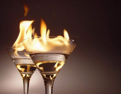 Si-a facut un cocktail si a ajuns sa ia foc. O femeie din capitala - transportata la spital Si-a facut un cocktail si a ajuns sa ia foc. O femeie din capitala - transportata la spital