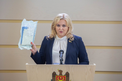 Halatele chirurgicale de unica folosinta, care sunt expirate, au fost retrase din circuit de catre ANSP Halatele chirurgicale de unica folosinta, care sunt expirate, au fost retrase din circuit de catre ANSP