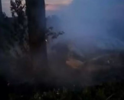 “Bai, astia-s ai nostri! Astia sunt baietii nostri!”. Momentul dramatic in care politistii isi dau seama ca in masina care arde sunt colegii lor - VIDEO