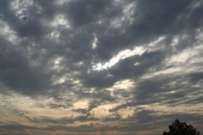 Codul galben de canicula ramane in vigoare, iar in nordul si sudul tarii va ploua cu descarcari electrice. Prognoza meteo - FOTO