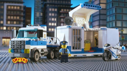 LEGO suspenda promovarea figurinelor care reprezinta Politia. Compania a donat 4 milioane de dolari in contul ONG-urilor