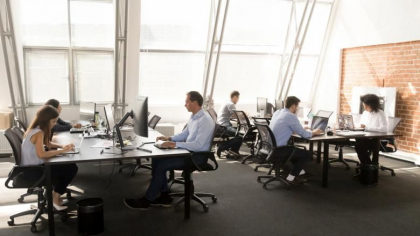 Parlamentul European a acceptat opinia conform careia COVID-19 reprezinta doar un risc mediu pentru lucratori
