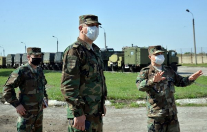 Ministrul Apararii a dispus testarea psihologica a tuturor militarilor, dupa ce un militar a murit, cazand in gol de la etajul 10 al unui bloc din capitala Ministrul Apararii a dispus testarea psihologica a tuturor militarilor, dupa ce un militar a murit, cazand in gol de la etajul 10 al unui bloc din capitala