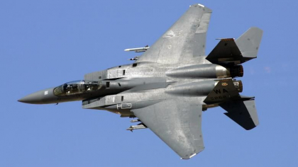 Un avion de vanatoare F-15 al Fortelor Aeriene SUA s-a prabusit in Marea Nordului. Pilotul nu a fost inca gasit Un avion de vanatoare F-15 al Fortelor Aeriene SUA s-a prabusit in Marea Nordului. Pilotul nu a fost inca gasit