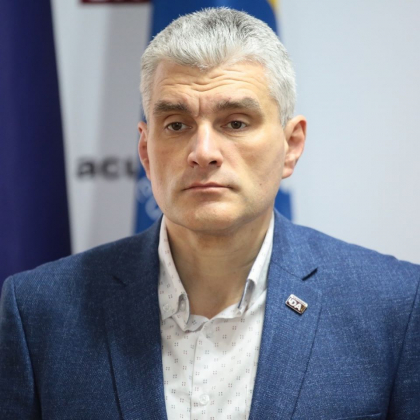Alexandr Slusari spune ca Maia Sandu este exigenta cu colegii sai din fostul Blocul ACUM: "Solicitam colegilor de la PAS sa se pronunte public si responsabil cu privire la sustinerea guvernarii, asumate de Platforma DA" Alexandr Slusari spune ca Maia Sandu este exigenta cu colegii sai din fostul Blocul ACUM: "Solicitam colegilor de la PAS sa se pronunte public si responsabil cu privire la sustinerea guvernarii, asumate de Platforma DA"