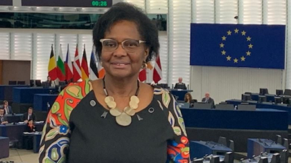 O eurodeputata de culoare spune ca a fost agresata de politisti in Bruxelles, in timp ce filma retinerea a doi tineri
O eurodeputata de culoare spune ca a fost agresata de politisti in Bruxelles, in timp ce filma retinerea a doi tineri