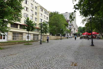 Ion Ceban se apuca sa repare strada pietonala al lui Dorin Chirtoaca - GALERIE FOTO Ion Ceban se apuca sa repare strada pietonala al lui Dorin Chirtoaca - GALERIE FOTO
