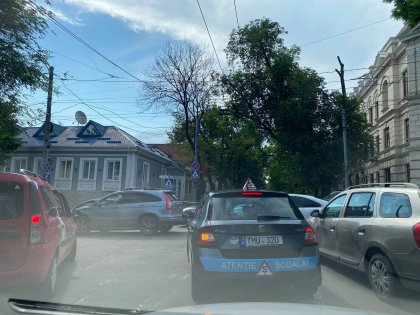 Ambuteiaje pe strazile capitalei din cauza lucrarilor de reparatie - FOTO
