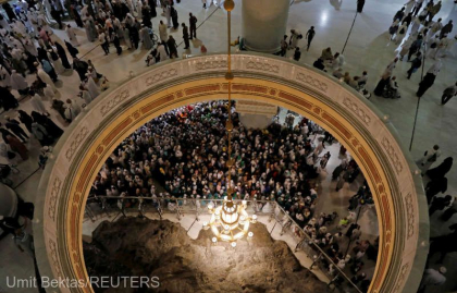 Coronavirus: Moscheile din Mecca se redeschid credinciosilor duminica Coronavirus: Moscheile din Mecca se redeschid credinciosilor duminica