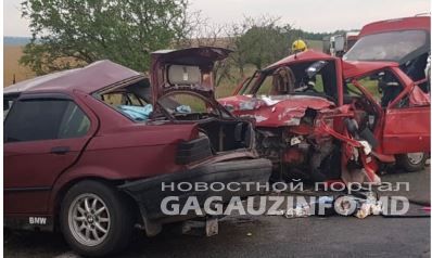 Accident tragic la Comrat. Doua persoane au murit, iar alte 4, dintre care si doi copii - au ajuns de urgenta la spital - FOTO 
