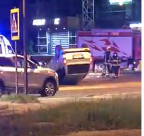 Accident grav in capitala. O masina s-a rasturnat pe sosea - FOTO/ VIDEO