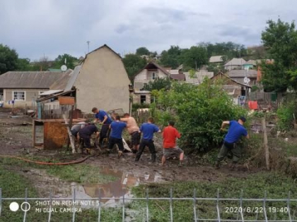Ploile au facut prapad in mai multe localitati din Moldova. In urma precipitatiilor, gospodariile au fost inundate