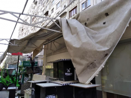 Doua terase de pe Mircea cel Batran - demontate. Ion Ceban: "Trotuarele sunt pentru oameni" - GALERIE FOTO