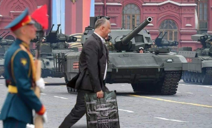 Plecarea lui Igor Dodon la parada militara din Rusia - subiect de glume pentru internauti - FOTO