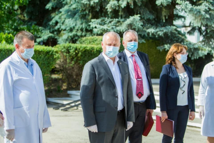 Deputat PAS: "Din cauza vizitelor lui Dodon in teritoriu, s-ar fi infectat zeci de angajati ai institutiilor de forta" Deputat PAS: "Din cauza vizitelor lui Dodon in teritoriu, s-ar fi infectat zeci de angajati ai institutiilor de forta"