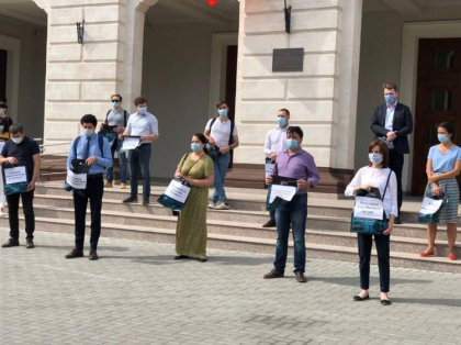 PAS protesteaza in fata Procuraturii generale, avand in maini sacose negre - FOTO PAS protesteaza in fata Procuraturii generale, avand in maini sacose negre - FOTO