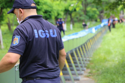 Pentru a preveni inundatiile, au fost intarite doua baraje la Soroca, iar la Vadul lui Voda, angajatii IGSU au continuat instalarea digului metalic de 1000 de metri - GALERIE FOTO Pentru a preveni inundatiile, au fost intarite doua baraje la Soroca, iar la Vadul lui Voda, angajatii IGSU au continuat instalarea digului metalic de 1000 de metri - GALERIE FOTO