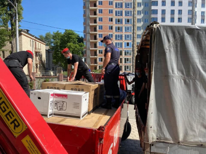 RM a expediat un lot umanitar Ucrainei pentru a face fata consecintelor in urma inundatiilor. O coloana de autospeciale s-a indreptat spre Cernauti - zona cea mai afectata - FOTO RM a expediat un lot umanitar Ucrainei pentru a face fata consecintelor in urma inundatiilor. O coloana de autospeciale s-a indreptat spre Cernauti - zona cea mai afectata - FOTO