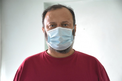 Povestea unui preot care s-a infectat de Covid-19 si doua saptamani a respirat doar cu ajutorul aparatelor de ventilatie artificiala: „Virusul mi-a afectat nemilos plamanii – aratau ca o sticla alba”