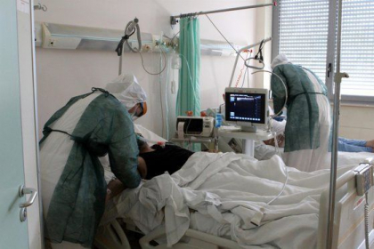 Ultima ora. Inca doi barbati si-au pierdut viata in lupta cu coronavirusul. Bilantul ajunge la 547 Ultima ora. Inca doi barbati si-au pierdut viata in lupta cu coronavirusul. Bilantul ajunge la 547