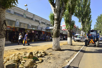 30 de gherete amplasate pe trotuarul municipal din strada Armeneasca, evacuate. Ce va fi amenajat in locul lor - GALERIE FOTO 30 de gherete amplasate pe trotuarul municipal din strada Armeneasca, evacuate. Ce va fi amenajat in locul lor - GALERIE FOTO