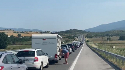 Nervi intinsi la maximum pentru romanii care au ajuns in Grecia: „Am avansat 1 kilometru in 2 ore”