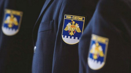 Un inspector vamal risca sa fie demis, dupa ce ar fi activat in doua functii consecutiv