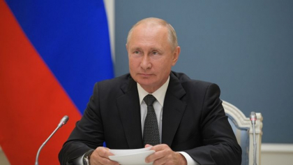 Vladimir Putin a ironizat ambasada SUA la Moscova, dupa afisarea steagului LGBT: „A aratat ceva despre oamenii care lucreaza acolo” Vladimir Putin a ironizat ambasada SUA la Moscova, dupa afisarea steagului LGBT: „A aratat ceva despre oamenii care lucreaza acolo”