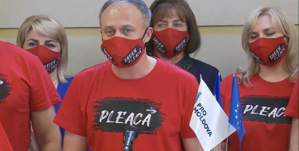 Cu masti si maiouri personalizate, Andrian Candu a anuntat ca Pro Moldova lanseaza campania nationala de colectare a semnaturilor pentru demisia presedintelui RM: "Dodon, pleaca" - VIDEO Cu masti si maiouri personalizate, Andrian Candu a anuntat ca Pro Moldova lanseaza campania nationala de colectare a semnaturilor pentru demisia presedintelui RM: "Dodon, pleaca" - VIDEO