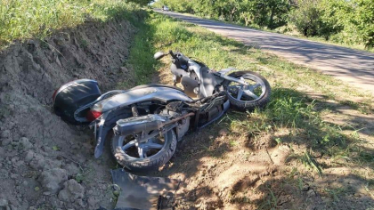 Grav accident la Hancesti. Un motociclist a ajuns la spital, dupa ce a fost lovit de un autoturism - GALERIE FOTO