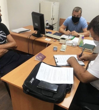 Un barbat din Ceadar - Lunga risca 5 ani de puscarie pentru a incercat sa dea 100 de dolari unui politist de frontiera ca sa poata trece frontiera. Ce spun procurorii CNA