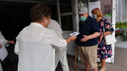 Polonezii voteaza astazi in al doilea tur al prezidentialelor. Se asteapta cea mai ridicata prezenta la urne din ultimii 25 de ani Polonezii voteaza astazi in al doilea tur al prezidentialelor. Se asteapta cea mai ridicata prezenta la urne din ultimii 25 de ani