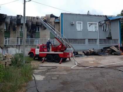 Inspectoratul de Politie Rezina, cuprins de flacari. A ars acoperisul cladirii, in totalitate - FOTO