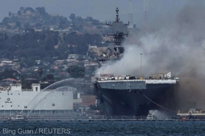 SUA: Incendiu spectaculos la bordul unei nave militare in California