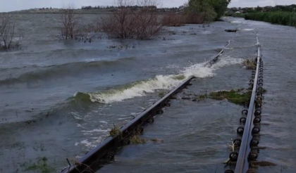 Linia de cale ferata Cahul -Colibasi, acoperita in totalitate de apele raului Prut. Circulatia trenurilor - sistata
