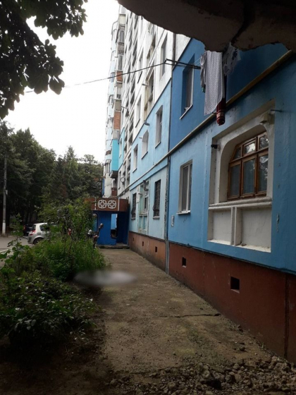 Un barbat a murit dupa ce s-a aruncat in gol de la etajul 8 din apartamentul in care locuia, la Soroca