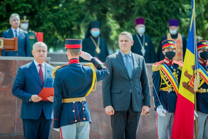 Igor Dodon i-a decorat pe militarii Armatei Nationale care au participat la parada dedicata Zilei Victoriei, la Moscova - FOTO/VIDEO Igor Dodon i-a decorat pe militarii Armatei Nationale care au participat la parada dedicata Zilei Victoriei, la Moscova - FOTO/VIDEO