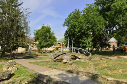 Au inceput lucrarile de reabilitare a scuarului din strada Kiev 1, din sectorul Rascani. Costul proiectului este de 2 milioane de lei - GALERIE FOTO
