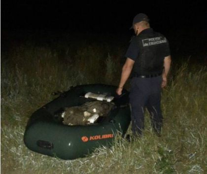 Trei tineri s-au ales fiecare cu cate doua amenzi contraventionale pentru ca pescuiau ilegal