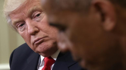 Portretele presedintilor Clinton si Bush, mutate din holul de la intrarea in Casa Alba si duse intr-o camera mai putin folosita Portretele presedintilor Clinton si Bush, mutate din holul de la intrarea in Casa Alba si duse intr-o camera mai putin folosita