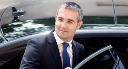 Sergiu Sirbu: "Asa functioneaza un stat controlat de bufonul din Presedintie" Sergiu Sirbu: "Asa functioneaza un stat controlat de bufonul din Presedintie"