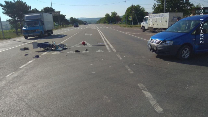 Un motociclist a ajuns la spital, dupa ce s-a ciocnit cu un automobil la Bilicenii Vechi. Conducatorul auto ar fi fost beat - FOTO
Un motociclist a ajuns la spital, dupa ce s-a ciocnit cu un automobil la Bilicenii Vechi. Conducatorul auto ar fi fost beat - FOTO