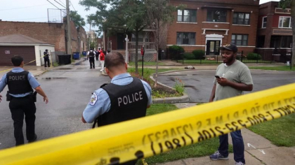 Schimb de focuri la funeralii in Chicago. 14 persoane au fost ranite. Donald Trump vrea sa trimita forte de ordine federale Schimb de focuri la funeralii in Chicago. 14 persoane au fost ranite. Donald Trump vrea sa trimita forte de ordine federale