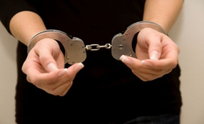 Trei fete, printre care doua minore, impuse sa se prostitueze intr-un apartament inchiriat in Chisinau. Ce risca tanara care le-a recrutat