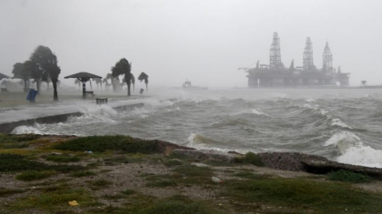 Doua uragane ameninta SUA si Insulele Caraibe. Furtuna tropicala Hanna a lovit deja statul Texas Doua uragane ameninta SUA si Insulele Caraibe. Furtuna tropicala Hanna a lovit deja statul Texas