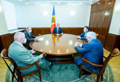 Igor Dodon: "Consideram necesar demararea procesului de reforma constitutionala in vederea modificarii legislatiei". Seful statului a semnat un decret privind formarea unei comisii / DOC