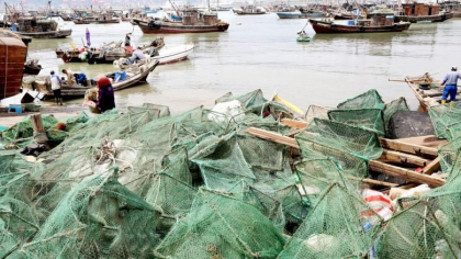 Ecuador a intrat in alerta dupa ce 260 de vase de pescuit, majoritatea din China, au ajuns langa Insulele Galapagos Ecuador a intrat in alerta dupa ce 260 de vase de pescuit, majoritatea din China, au ajuns langa Insulele Galapagos